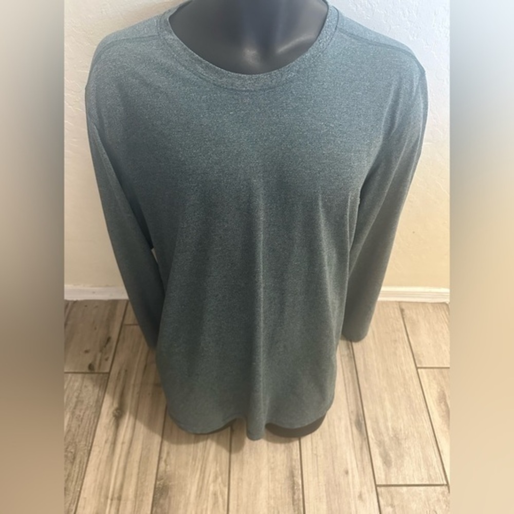 Men’s pre own as is UA threadborne under armour long sleeve shirt size L large